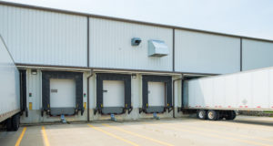 Warehouse with cross docking stations